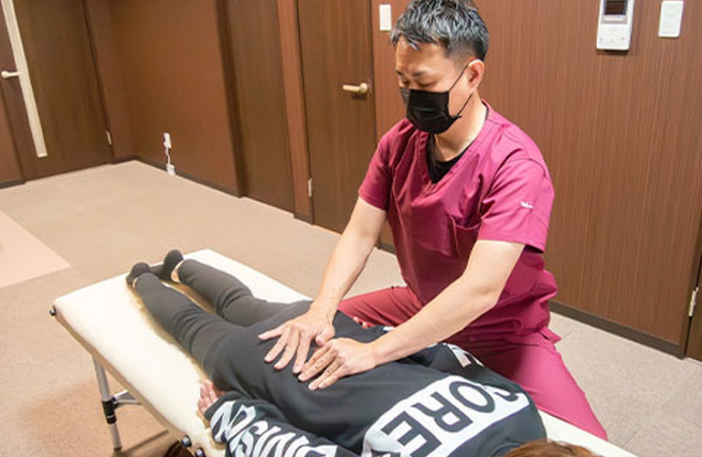 【O脚でお困りの方必見！】姿勢矯正なら｜DRTくまもとYUUKI整体院